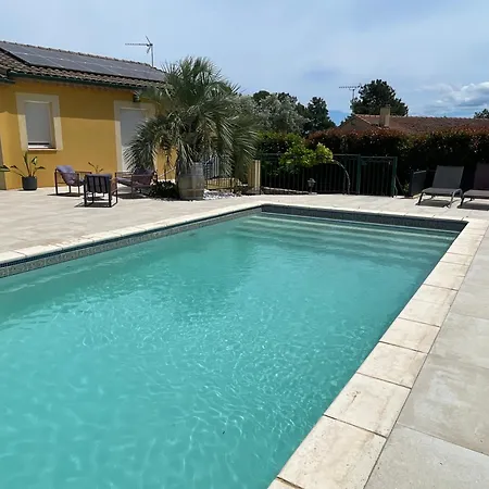 Independante 25 M2 Au Calme Avec Piscine Et Terrain De Petanque