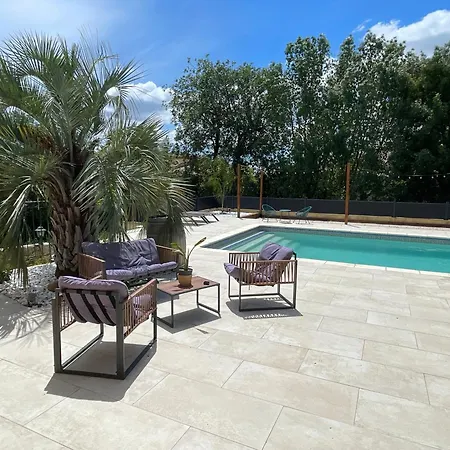 Independante 25 M2 Au Calme Avec Piscine Et Terrain De Petanque *