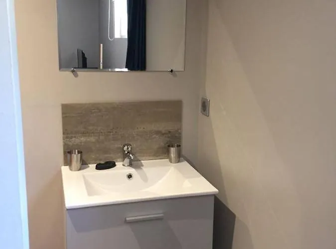 Independante 25 M2 Au Calme Avec Piscine Et Terrain De Petanque